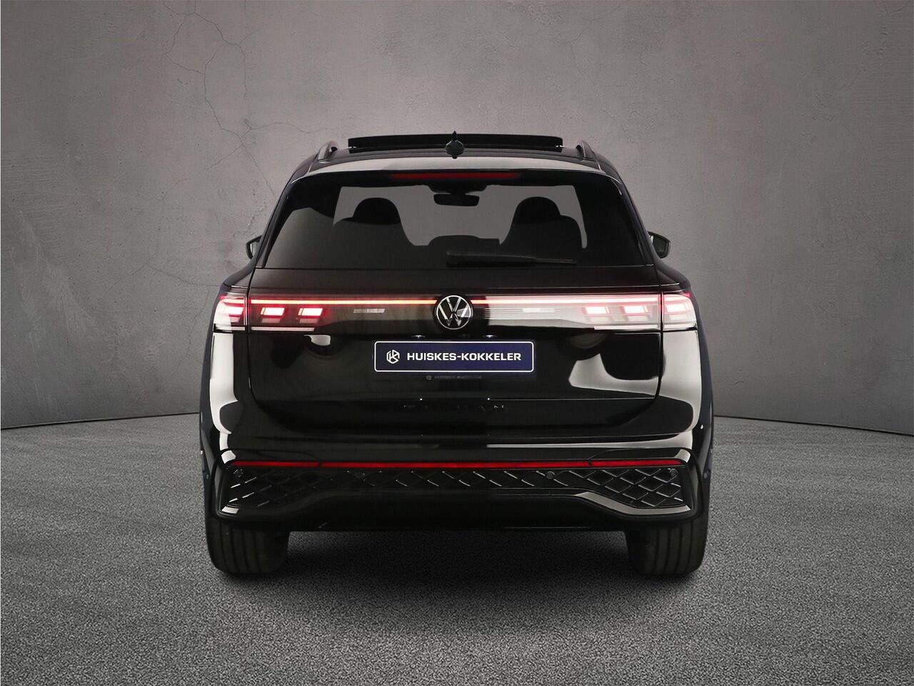 Volkswagen TIGUAN R-Line Edition 1.5 eTSI 150pk DSG Automaat Trekhaak, Panoramadak, Black Style, Adaptive cruise control, Elektrische achterklep, 360 camera, Achteruitrijcamera