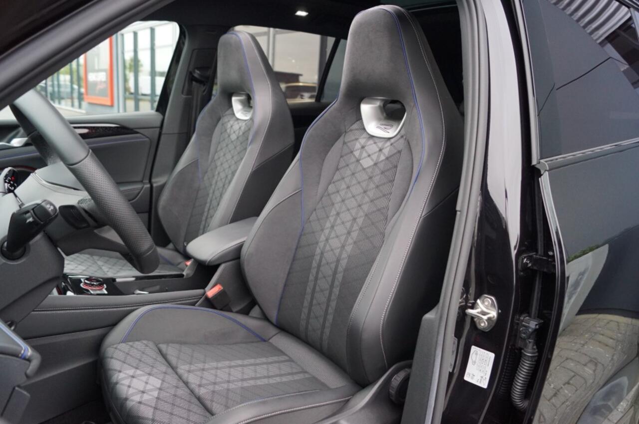 Volkswagen TIGUAN 1.5 eTSI DSG R-Line Black st 150pk /Panodak/ Navi/360gr./Camera/Matrix LED/Trekh wegkl