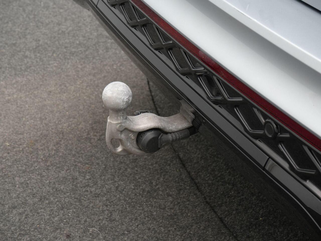 Volkswagen TIGUAN 1.5 eTSI 150 pk DSG R-Line Edition | Panoramadak | Trekhaak | Achteruitrijcamera | Stoel-/stuurverwarming | 20 inch