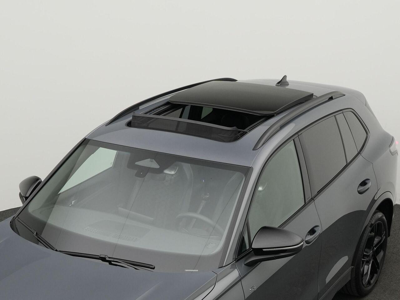 Volkswagen TIGUAN 1.5 eHybrid 272 pk R-Line Edition | Panoramadak | Adaptief onderstel | Stuur-/stoelverwarming | Achteruitrijcamera | Massage