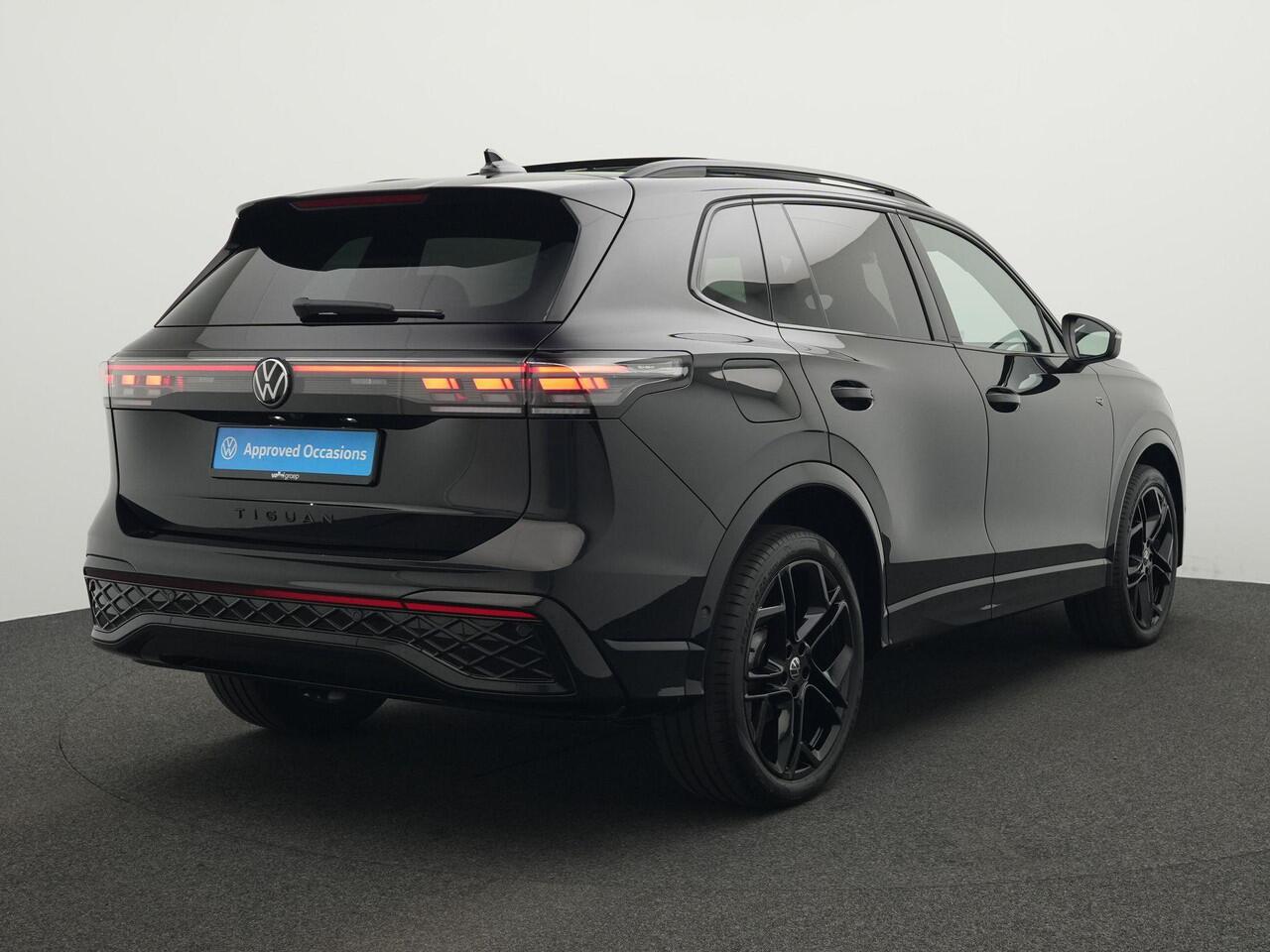 Volkswagen TIGUAN 1.5 eHybrid 272 pk R-Line Edition | Panoramadak | Stoel-/stuurverwarming | Standkachel | Park Assist | Side Assist | ErgoActive bestuurdersstoel | 20 inch