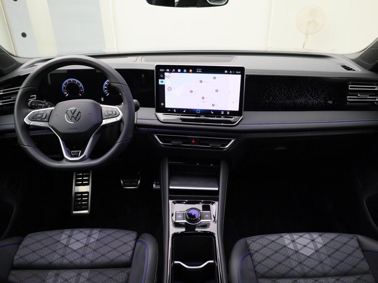 Volkswagen TIGUAN 1.5eTSI/150PK DSG R-Line Edition · 360 Camera · Keyless · IQ.Light · Head-up display · Apple/Android Car Play · Garantie t/m 11-09-2026