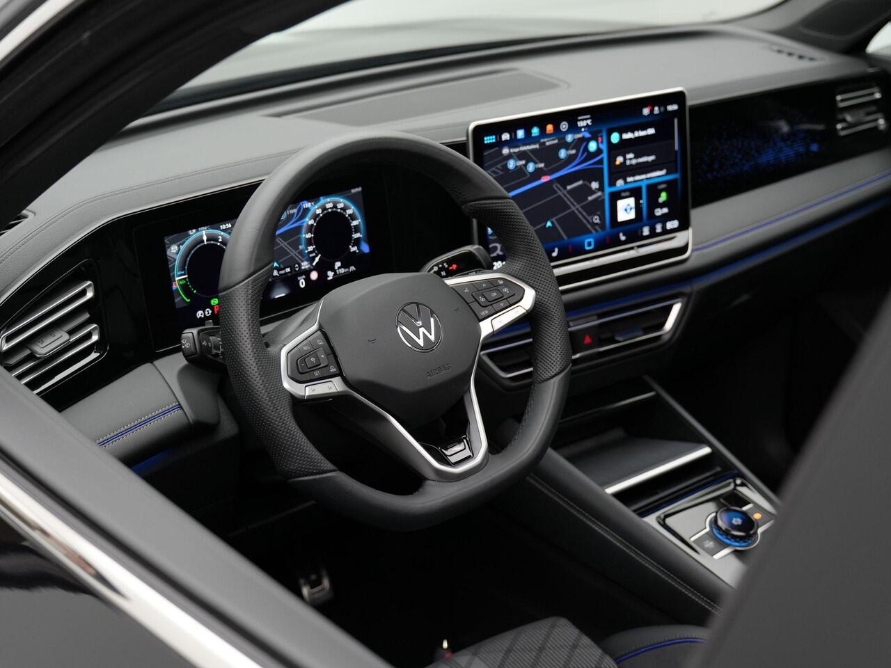 Volkswagen TIGUAN 1.5 eHybrid 204 pk DSG R-Line Edition | Panoramadak | Adaptief onderstel | Achteruitrijcamera | Stuur-/stoelverwarming