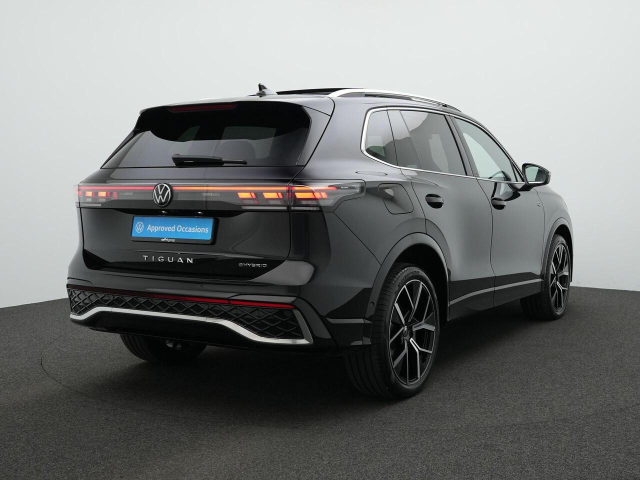 Volkswagen TIGUAN 1.5 eHybrid 204 pk DSG R-Line Edition | Panoramadak | Adaptief onderstel | Achteruitrijcamera | Stuur-/stoelverwarming