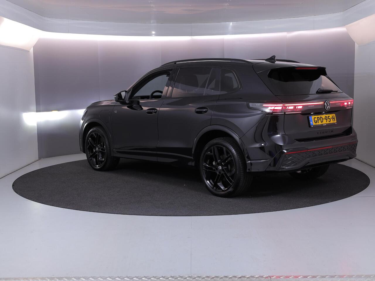 Volkswagen TIGUAN 1.5 eHybrid R-Line Business 272pk| el. trekhaak| leer| 20'LMvelgen| Camera| Head-up display