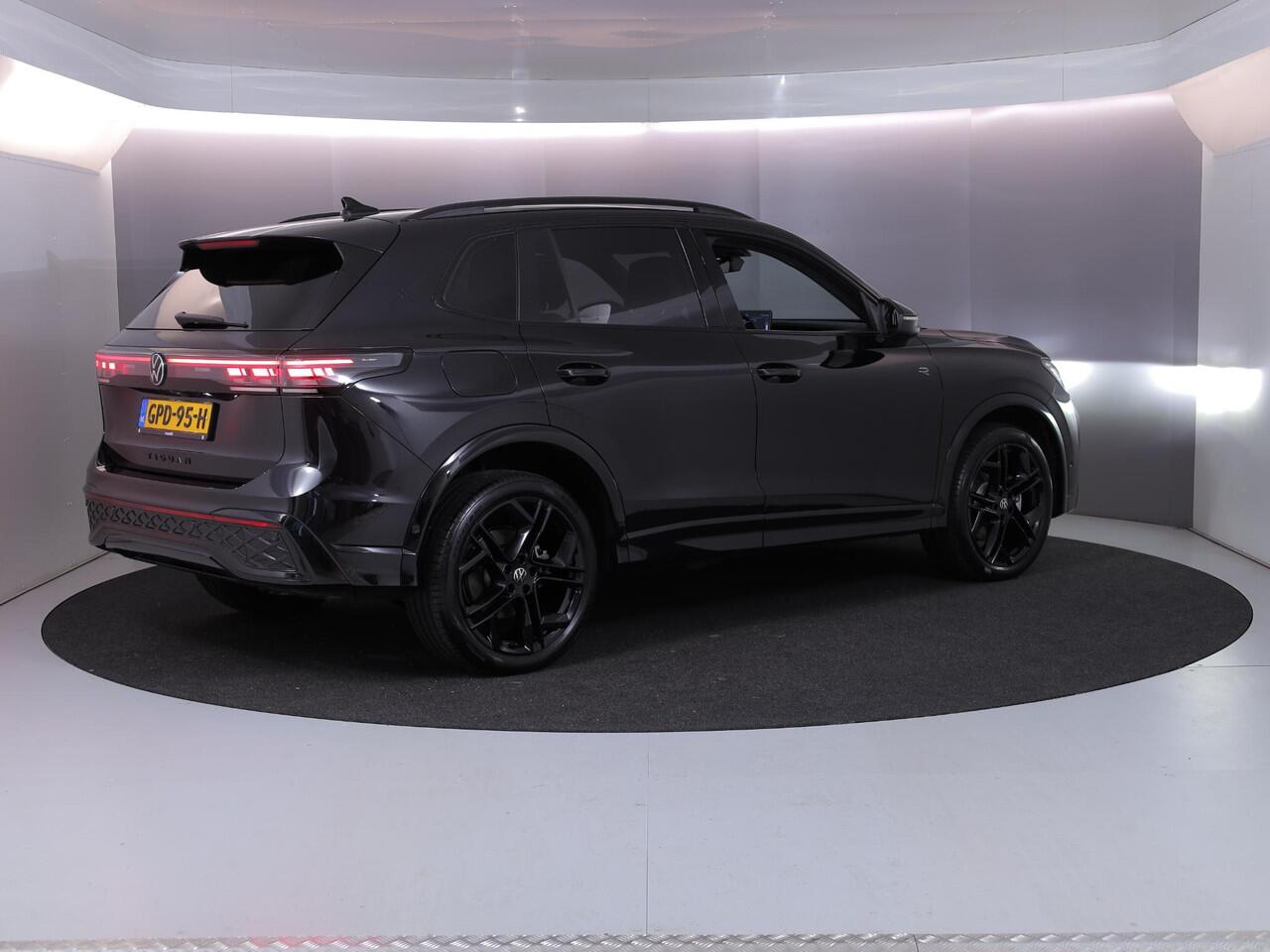 Volkswagen TIGUAN 1.5 eHybrid R-Line Business 272pk| el. trekhaak| leer| 20'LMvelgen| Camera| Head-up display