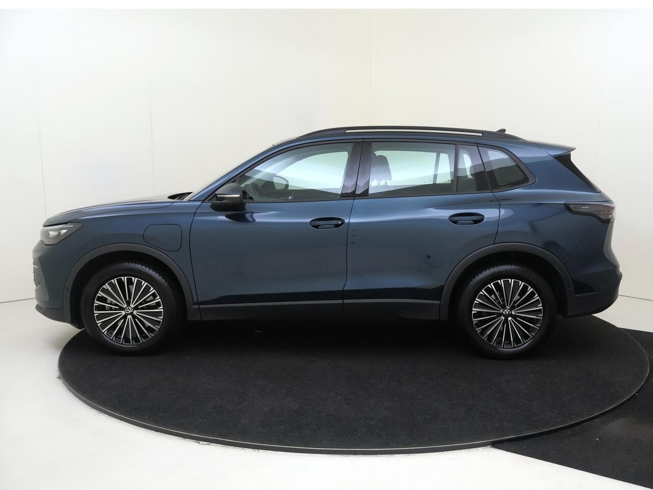 Volkswagen TIGUAN 1.5 eHybrid Life Edition | SoH 98% | Trekhaak | Adaptieve demping systeem | 360 camera | Head-up display | 3-zone airco | Dodehoek detectie | Adaptieve cruise control | Stoel- en stuurwielverwarming |