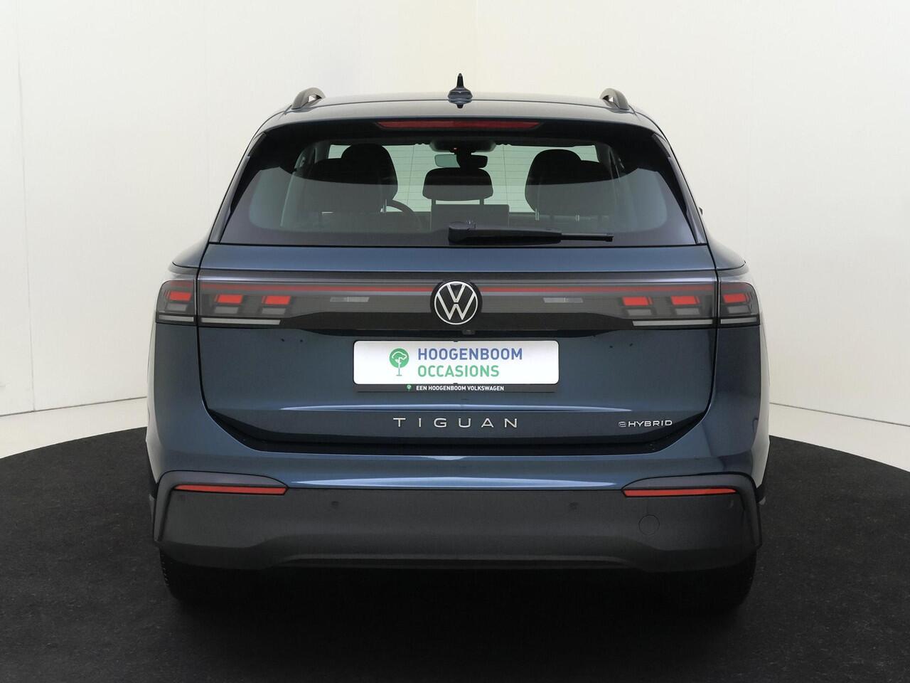 Volkswagen TIGUAN 1.5 eHybrid Life Edition | SoH 98% | Trekhaak | Adaptieve demping systeem | 360 camera | Head-up display | 3-zone airco | Dodehoek detectie | Adaptieve cruise control | Stoel- en stuurwielverwarming |