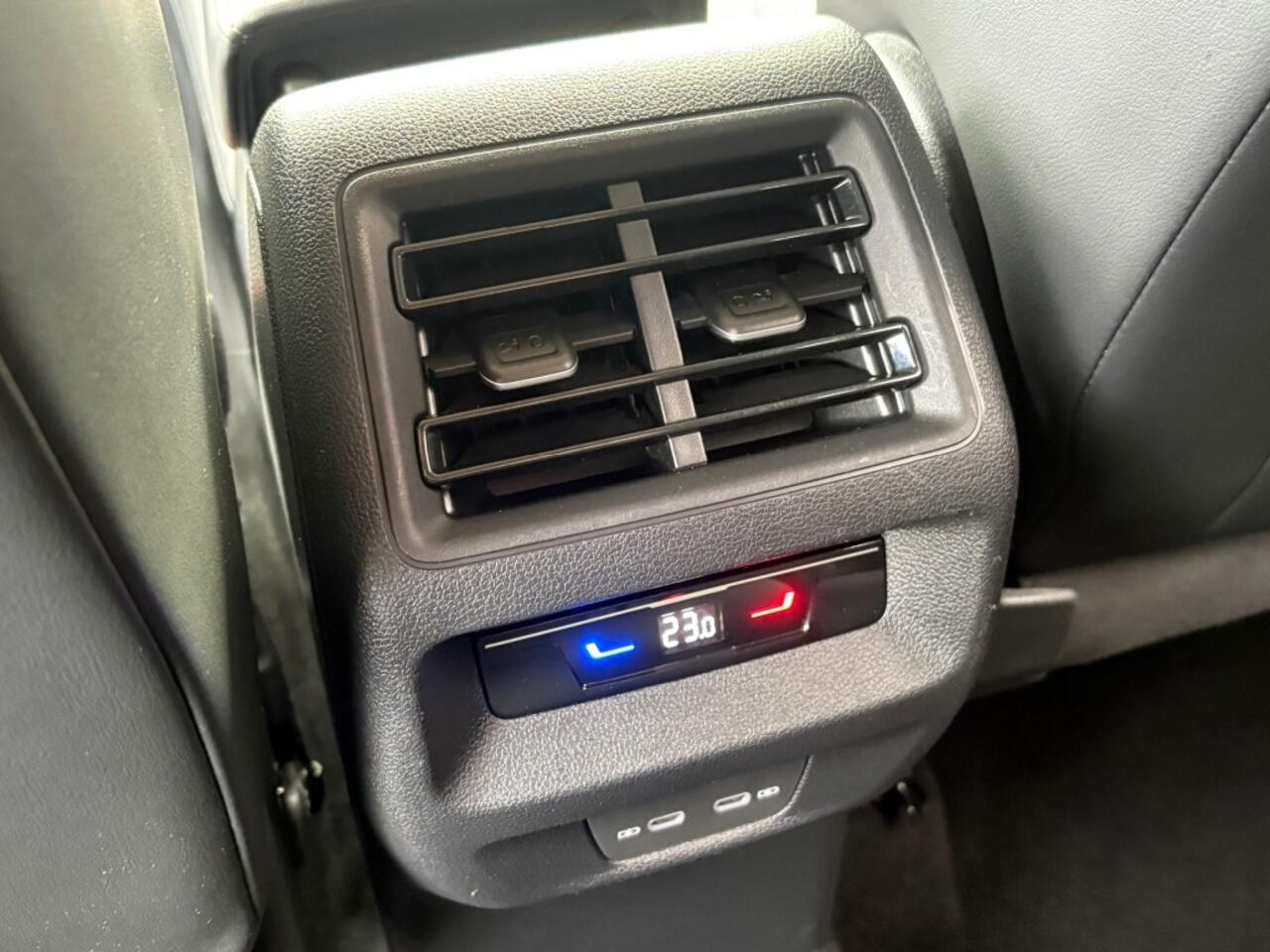 Volkswagen TIGUAN 1.5eTSI 150PK AUTOMAAT LIFE EDITION NW-MODEL LED NAVI CAMERA CARPLAY PDC