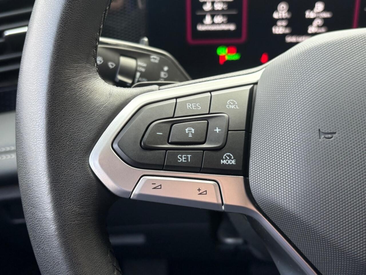 Volkswagen TIGUAN 1.5eTSI 150PK AUTOMAAT LIFE EDITION NW-MODEL LED NAVI CAMERA CARPLAY PDC