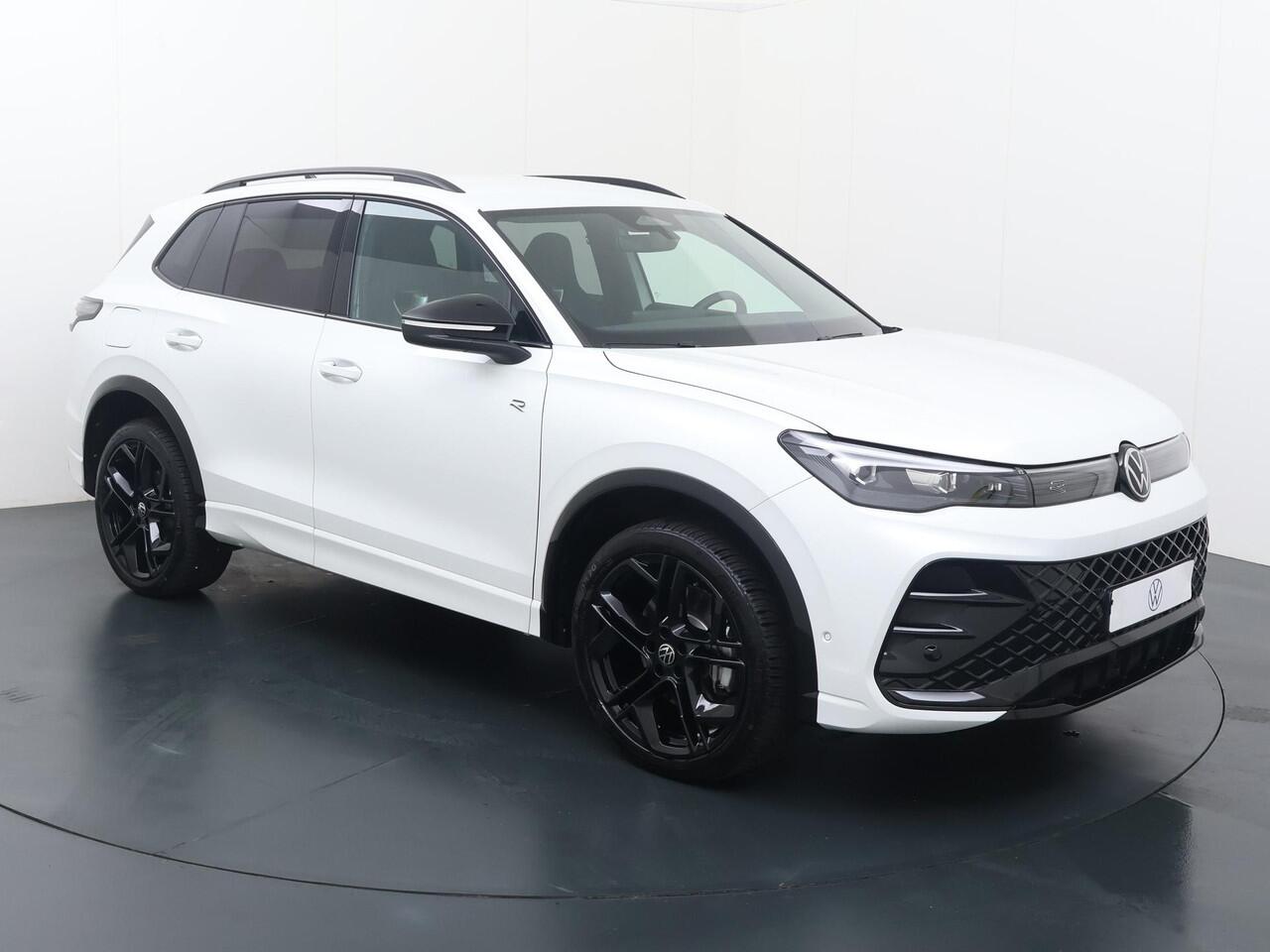 Volkswagen TIGUAN 1.5 eHybrid R-Line Business | 204 PK | SoH 100% | Automaat | Trekhaak wegklapbaar | Elek. achterklep | R-Line |