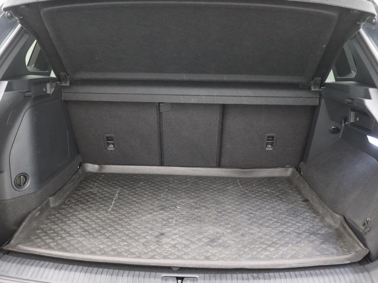 Volkswagen TIGUAN 1.4 TSI eHybrid R-Line Business 245Pk DSG SOH 100%, Pano-Schuifdak, Black Style, Leder, Memorystoel, Matrix LED-Verlichting, 19" LM Velgen, Keyless, 360gr. Camera, Side Assist, Elektr. Achterklep, Stuur-Stoelverwarming