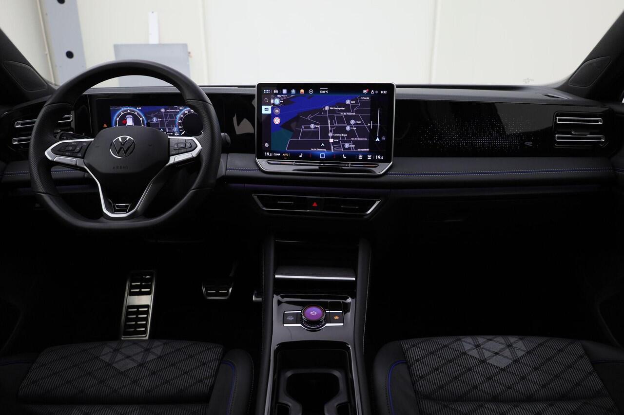 Volkswagen TIGUAN 1.5eTSI/150PK R-Line Black Style Edition · Panoramadak · 360°Camera + Parkeersensoren · Trekhaak · Garantie t/m 04-11-2026