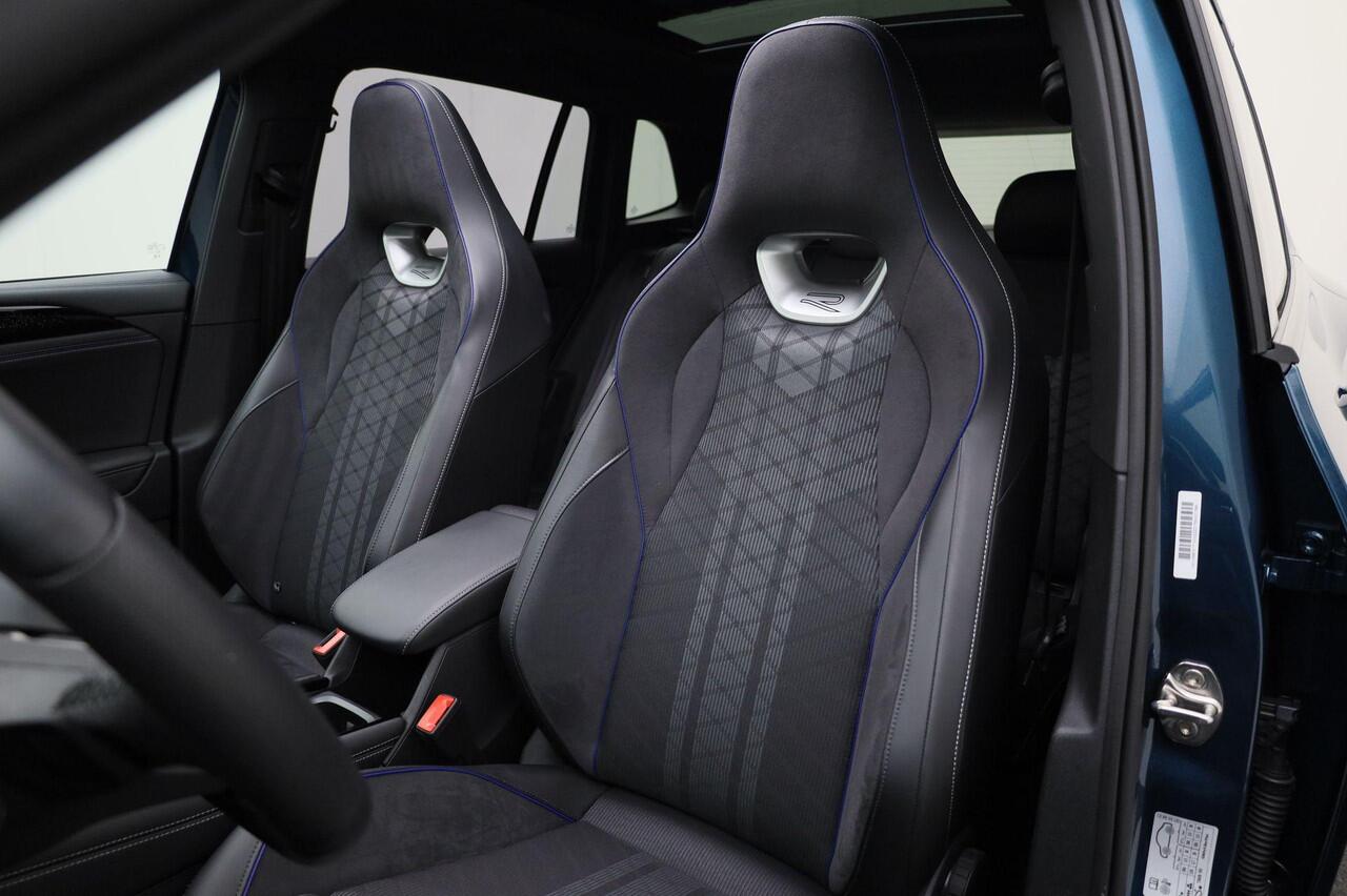 Volkswagen TIGUAN 1.5eTSI/150PK R-Line Black Style Edition · Panoramadak · 360°Camera + Parkeersensoren · Trekhaak · Garantie t/m 04-11-2026