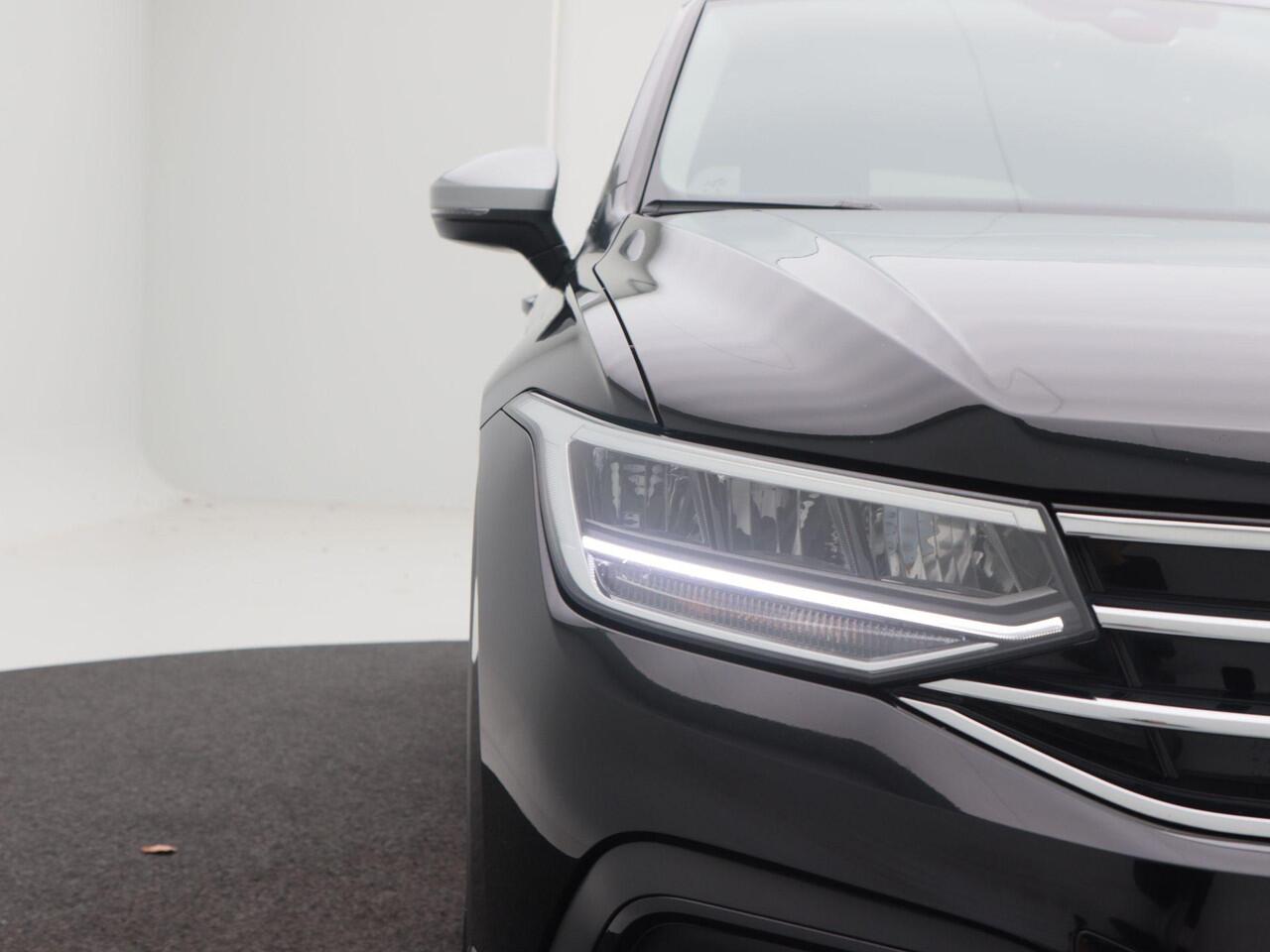 Volkswagen TIGUAN Allspace 1.5 TSi 150 Pk Automaat Move 7p. | Trekhaak | Panorama Dak | Adaptive Cruise | Camera | Stoelverwarming| 18 Inch | 34.080 Km !!