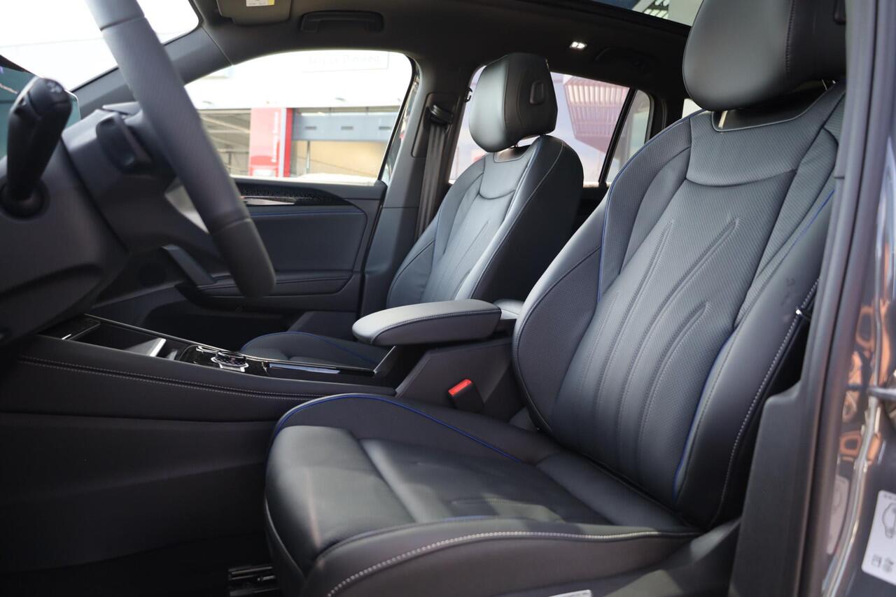 Volkswagen TIGUAN 1.5 eHybrid R-Line Edition 272PK / 200kW LED Matrix IQ.Light, rondomzichtcamera, elektr. bedienbaar panoramadak, voorstoelen met massagefunctie, Apple Carplay & Android Auto, achteruitrijcamera, elektr. uitklapbare trekhaak incl. Trailer Assist, full map 