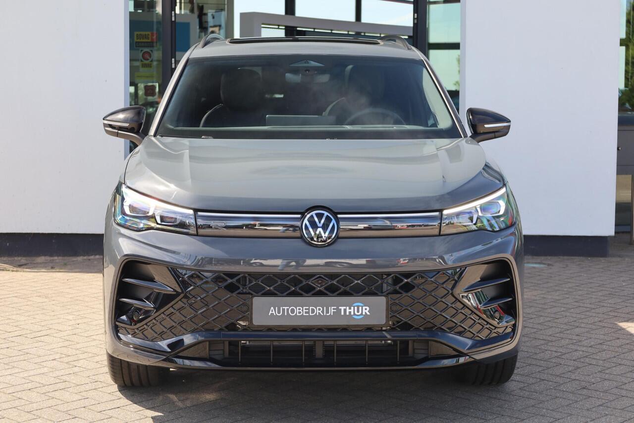 Volkswagen TIGUAN 1.5 eHybrid R-Line Edition 272PK / 200kW LED Matrix IQ.Light, rondomzichtcamera, elektr. bedienbaar panoramadak, voorstoelen met massagefunctie, Apple Carplay & Android Auto, achteruitrijcamera, elektr. uitklapbare trekhaak incl. Trailer Assist, full map 