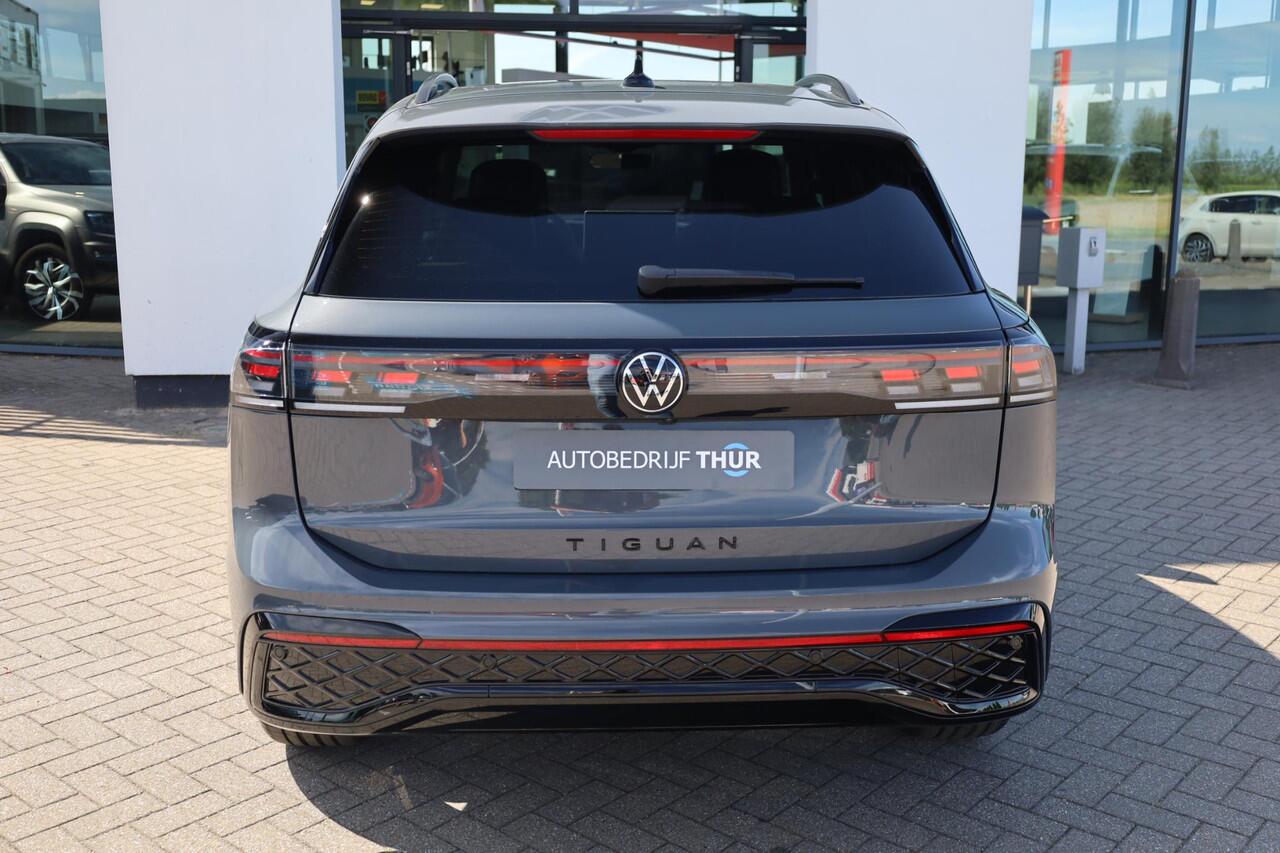 Volkswagen TIGUAN 1.5 eHybrid R-Line Edition 272PK / 200kW LED Matrix IQ.Light, rondomzichtcamera, elektr. bedienbaar panoramadak, voorstoelen met massagefunctie, Apple Carplay & Android Auto, achteruitrijcamera, elektr. uitklapbare trekhaak incl. Trailer Assist, full map 