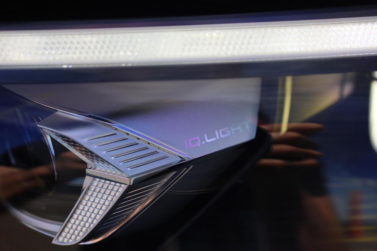 Volkswagen TIGUAN 1.5 eHybrid R-Line Edition 272PK / 200kW LED Matrix IQ.Light, rondomzichtcamera, elektr. bedienbaar panoramadak, voorstoelen met massagefunctie, Apple Carplay & Android Auto, achteruitrijcamera, elektr. uitklapbare trekhaak incl. Trailer Assist, full map 