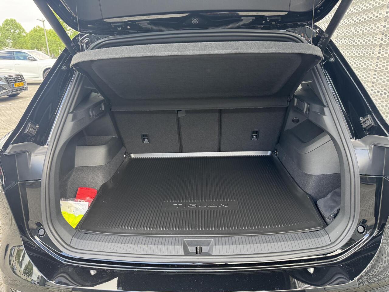 Volkswagen TIGUAN R-Line-Edition 1.5 110 kW / 150 pk eTSI 7 versn. DSG | Trekhaak met wegklapbare kogel |