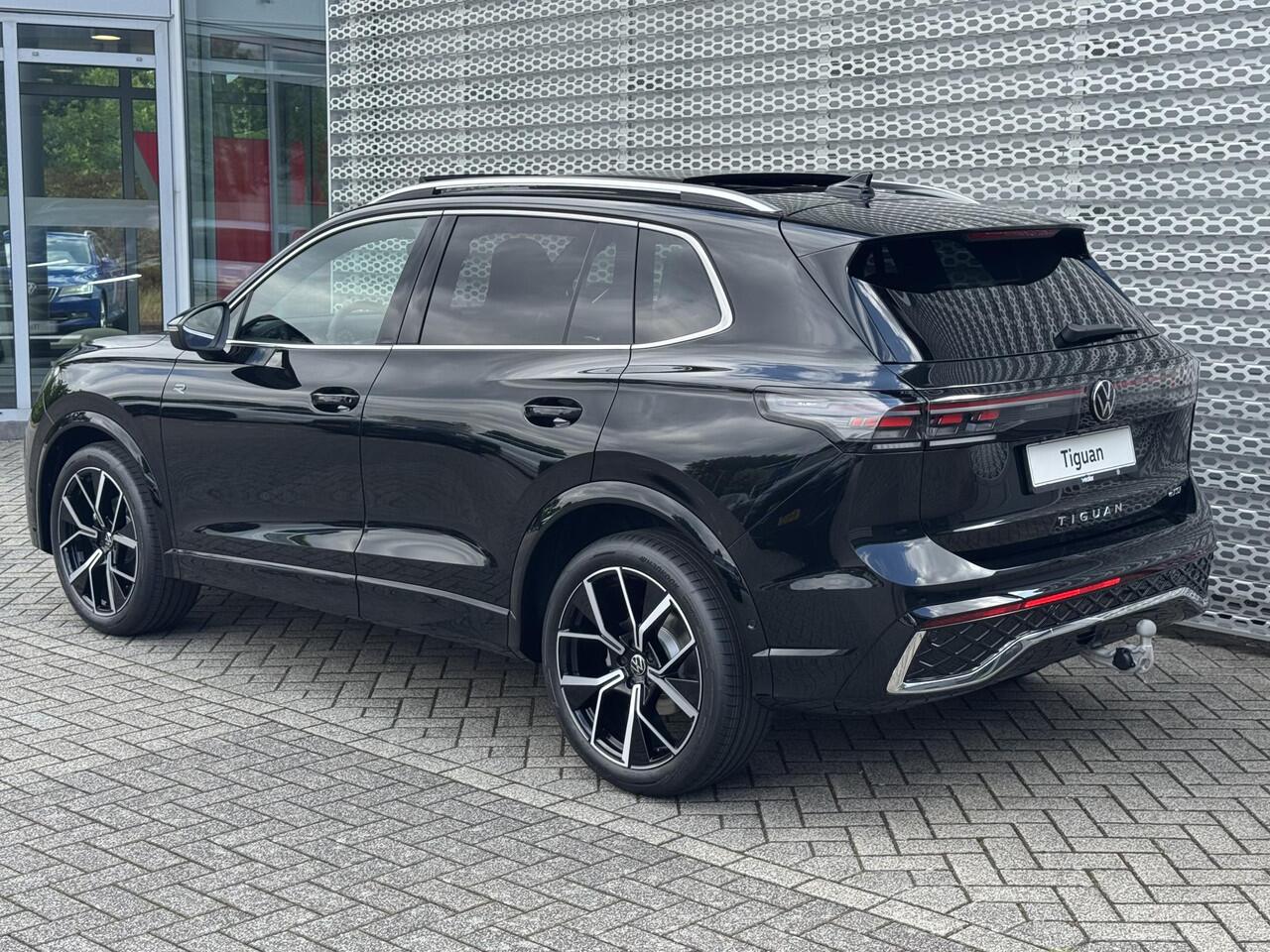 Volkswagen TIGUAN R-Line-Edition 1.5 110 kW / 150 pk eTSI 7 versn. DSG | Trekhaak met wegklapbare kogel |