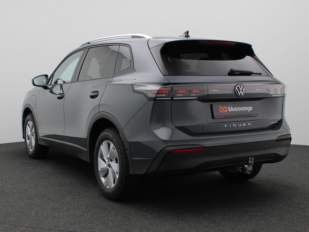 Volkswagen TIGUAN 1.5 eHybrid Life Edition 204PK DSG Trekhaak, Achteruitrijcamera, Navi via Apple Carplay/Android Auto, Keyless, Side Assist, Stoel-Stuurverwarming, Trekhaak, Elektr. Achterklep, 17" LM Velgen