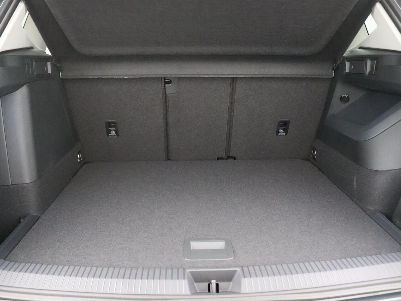 Volkswagen TIGUAN 1.5 eHybrid Life Edition 204PK DSG Trekhaak, Achteruitrijcamera, Navi via Apple Carplay/Android Auto, Keyless, Side Assist, Stoel-Stuurverwarming, Trekhaak, Elektr. Achterklep, 17" LM Velgen