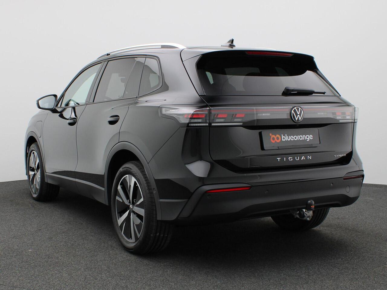 Volkswagen TIGUAN 1.5 eHybrid Life Edition 204PK DSG Trekhaak, 19" LM Velgen, Adaptieve Cruise Controle, Achteruitrijcamera, Side Assist, Navi via Apple Carplay/Android Auto, Keyless, Stoel-Stuurverwarming, Elektr. Achterklep