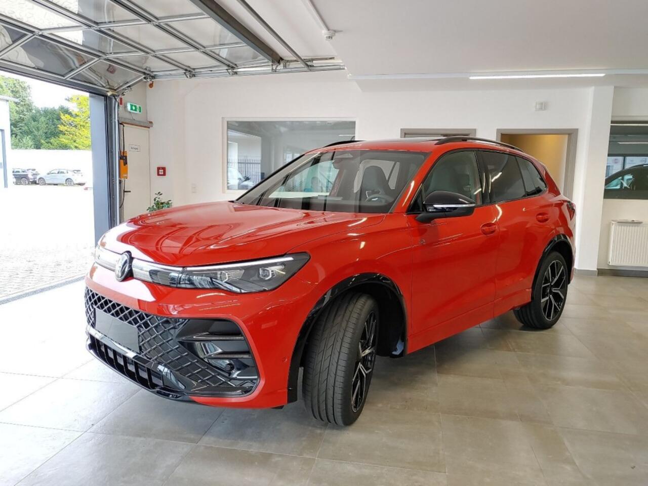 Volkswagen TIGUAN 1.5 eTSI DSG R-LINE PANO-DAK/TREKHAAK/CAMERA/NAVI/CARPLAY/ACC/E-KLEP