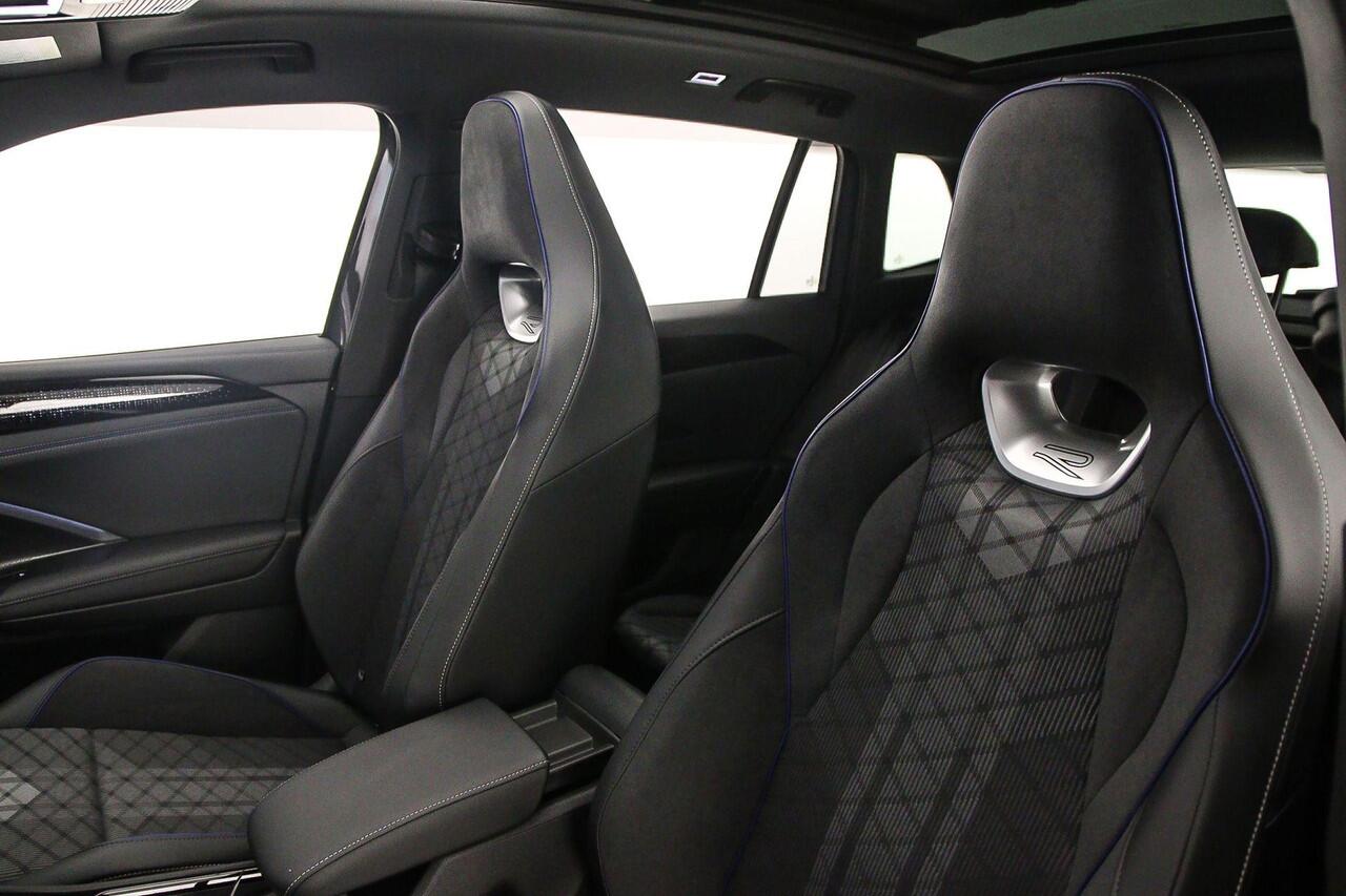 Volkswagen TIGUAN R-Line Edition 1.5 TSI eHybrid 272pk DSG Automaat Trekhaak, Panoramadak, Black Style, Elektrische achterklep, Adaptive cruise control, Achteruitrijcamera