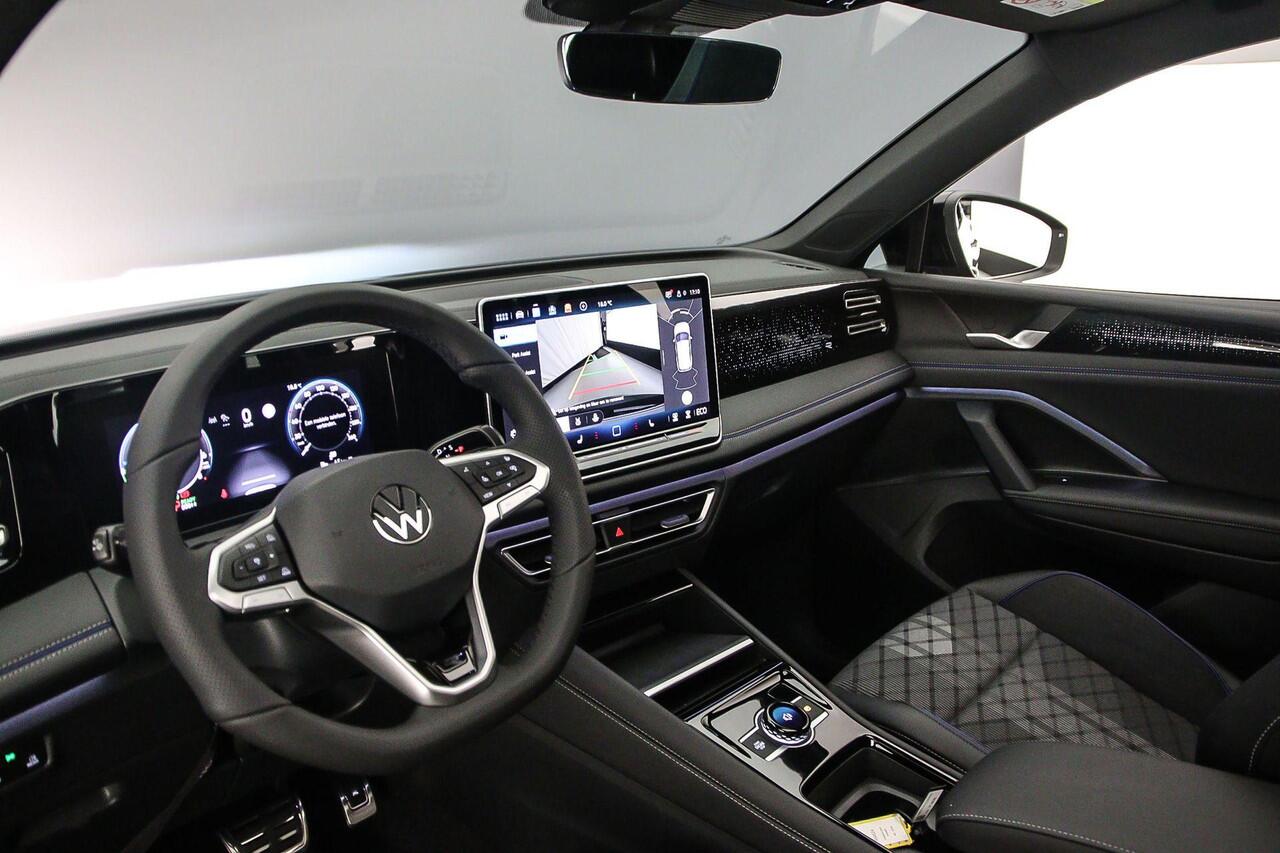 Volkswagen TIGUAN R-Line Edition 1.5 TSI eHybrid 272pk DSG Automaat Trekhaak, Panoramadak, Black Style, Elektrische achterklep, Adaptive cruise control, Achteruitrijcamera