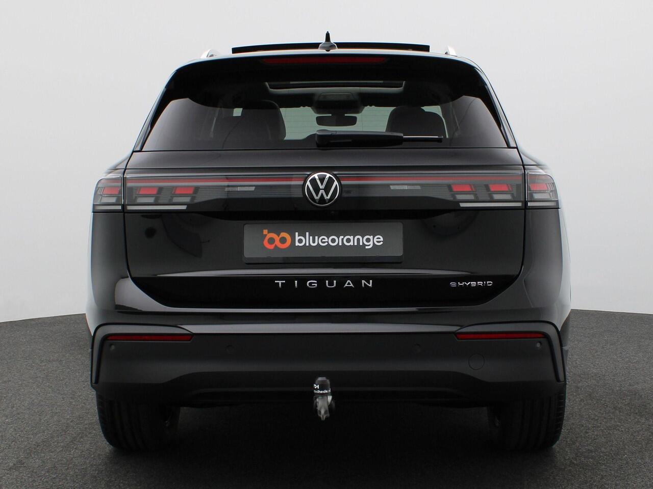 Volkswagen TIGUAN 1.5 eHybrid Life Edition 204PK DSG Panoramadak, Achteruitrijcamera, Stoel-Stuurverwarming, Keyless, Navi via Apple Carplay/Android Auto, Side Assist, Trekhaak, 19" LM Velgen