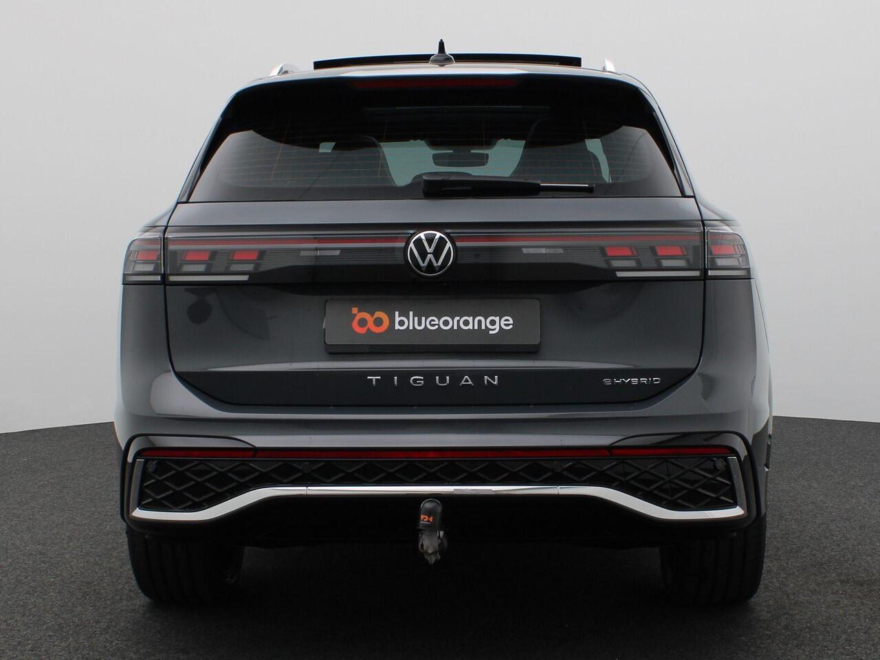 Volkswagen TIGUAN 1.5 eHybrid R-Line Edition 272PK DSG Pano-Schuifdak, Adaptieve Cruise Controle, Matrix-LED Verlichting, Keyless, Stoel-Stuurverwarming, Side Assist, Elektr. Achterklep, Trekhaak, 20" LM Velgen