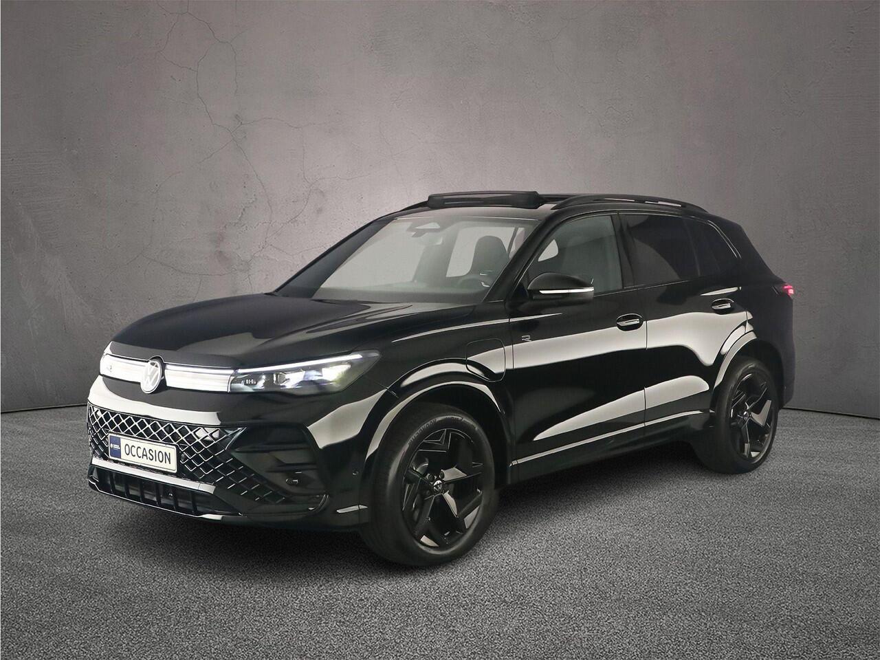 Volkswagen TIGUAN R-Line Edition 1.5 TSI eHybrid 272pk DSG Automaat Black Style, Trekhaak, Panoramadak, Adaptive cruise control, Achteruitrijcamera, Elektrische achterklep