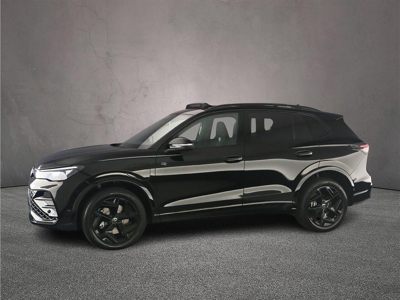 Volkswagen TIGUAN R-Line Edition 1.5 TSI eHybrid 272pk DSG Automaat Black Style, Trekhaak, Panoramadak, Adaptive cruise control, Achteruitrijcamera, Elektrische achterklep