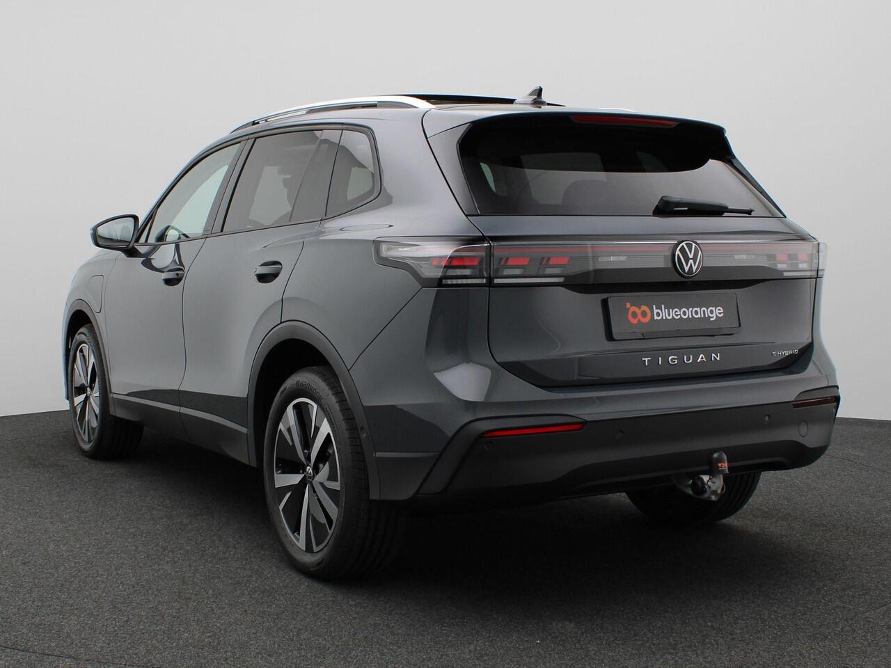 Volkswagen TIGUAN 1.5 eHybrid Life Edition 204PK DSG Pano-Schuifdak, Trekhaak, 19" LM Velgen, Adaptieve Cruise Controle, Achteruitrijcamera, Side Assist, Navi via Apple Carplay/Android Auto, Keyless, Stoel-Stuurverwarming, Elektr. Achterklep