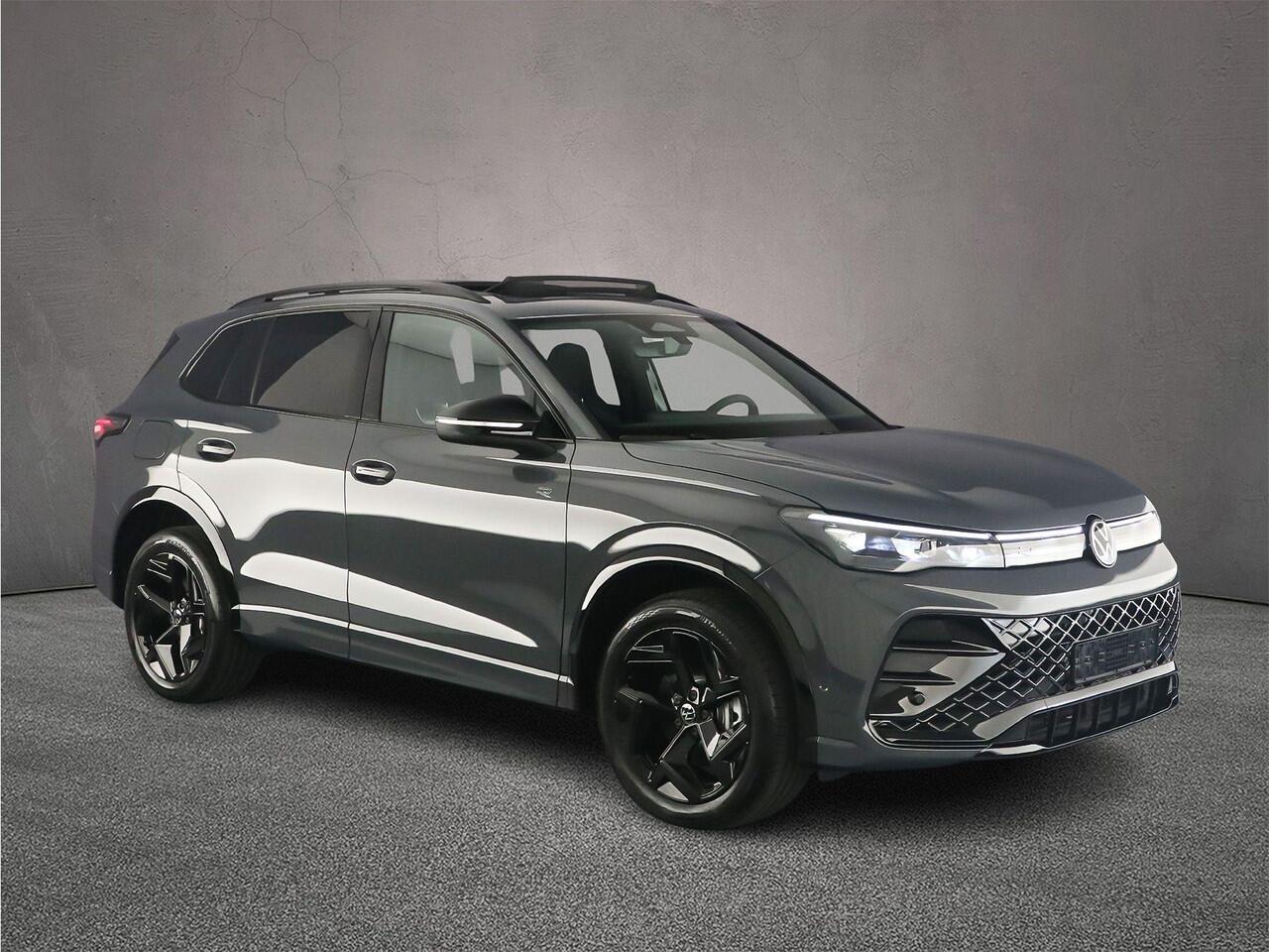 Volkswagen TIGUAN R-Line Edition 1.5 TSI eHybrid 272pk DSG Automaat Black Style, Trekhaak, Panoramadak, Adaptive cruise control, Achteruitrijcamera, Elektrische achterklep