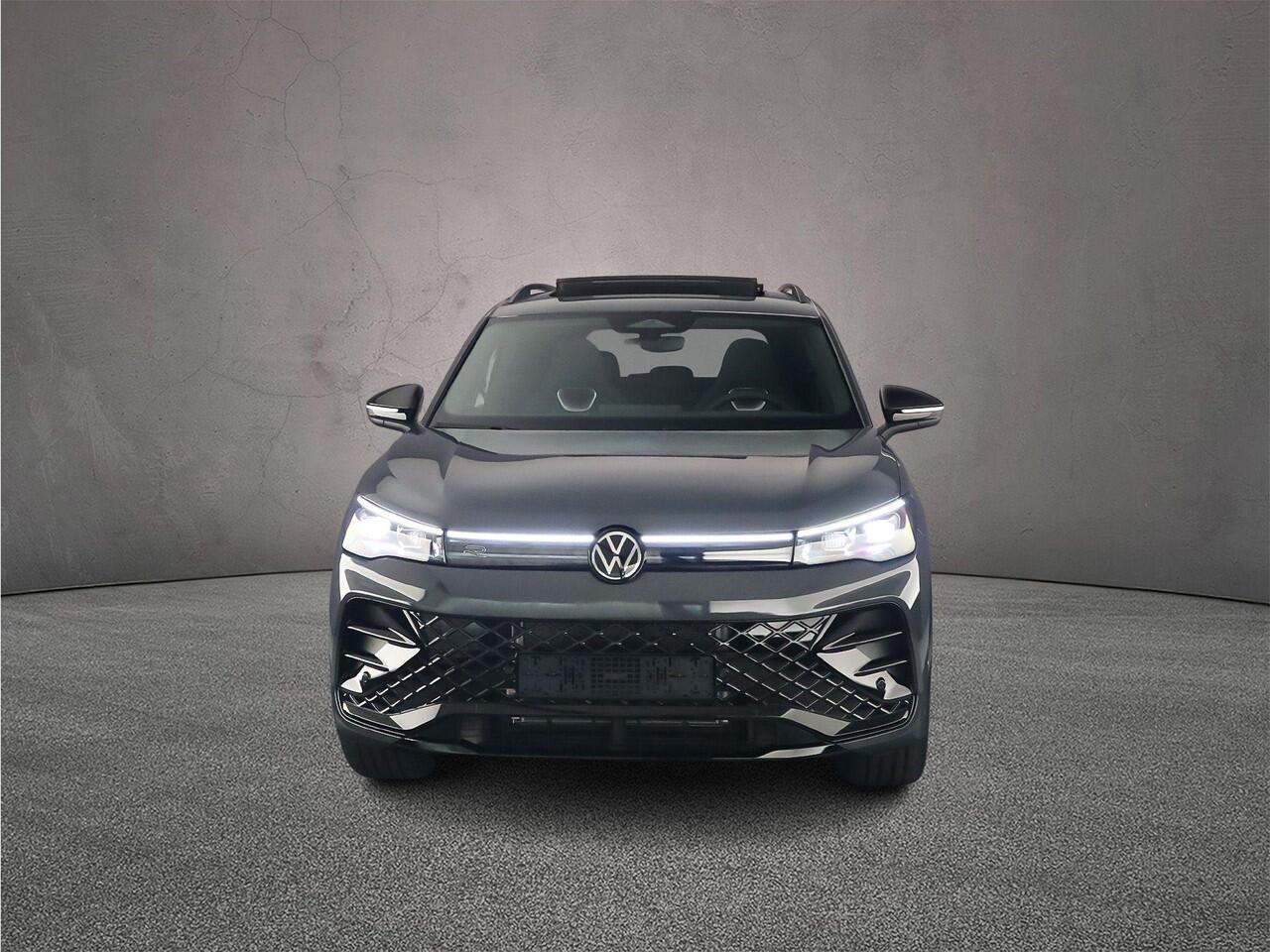 Volkswagen TIGUAN R-Line Edition 1.5 TSI eHybrid 272pk DSG Automaat Black Style, Trekhaak, Panoramadak, Adaptive cruise control, Achteruitrijcamera, Elektrische achterklep