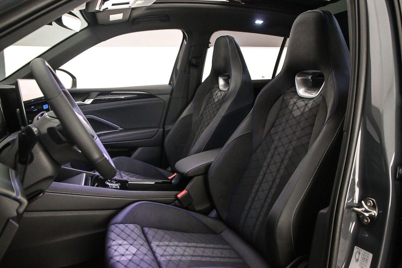 Volkswagen TIGUAN R-Line Edition 1.5 TSI eHybrid 272pk DSG Automaat Black Style, Trekhaak, Panoramadak, Adaptive cruise control, Achteruitrijcamera, Elektrische achterklep