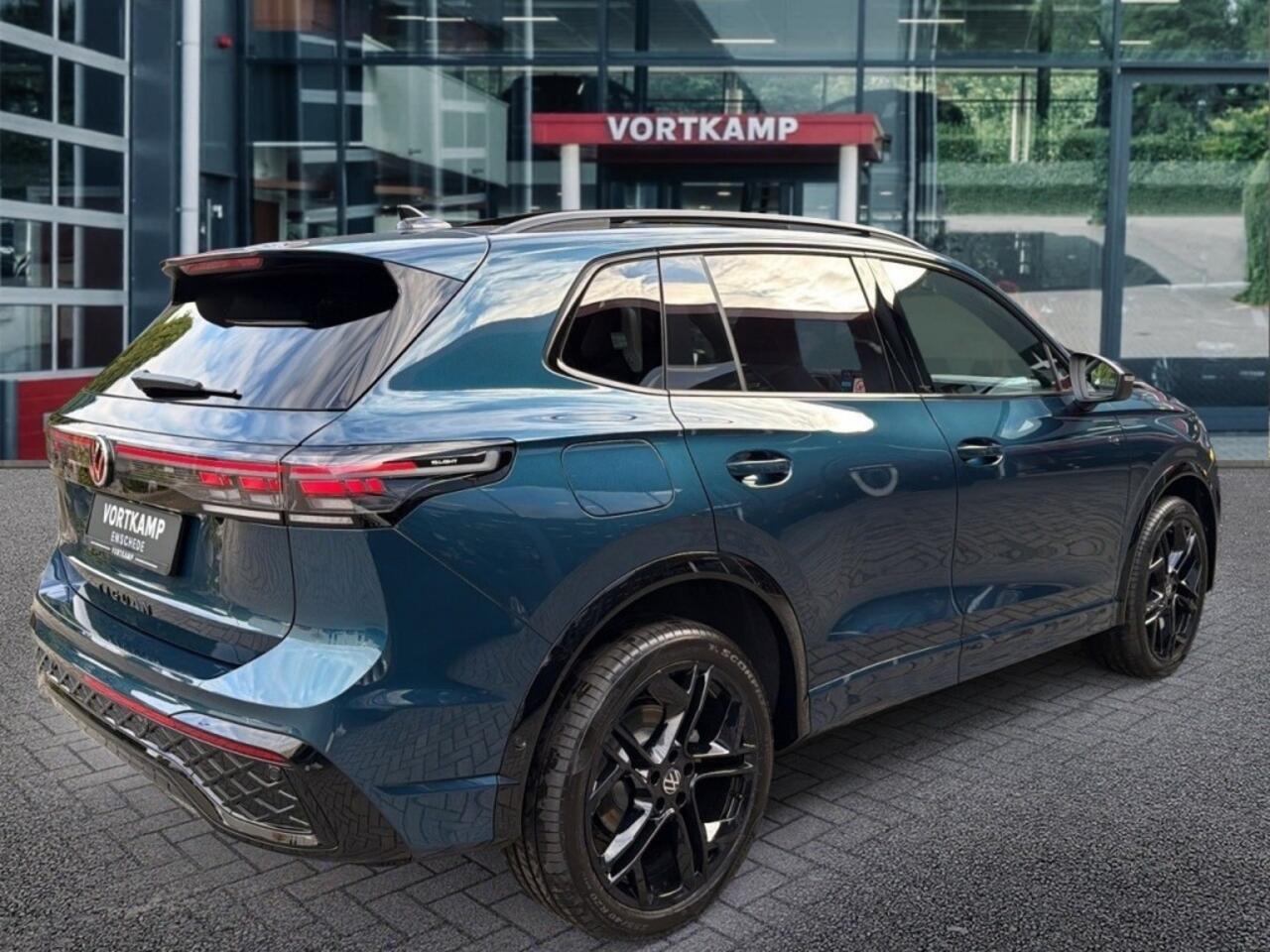 Volkswagen TIGUAN 1.5 TSI E-HYBRID R-LINE PANO-DAK/TREKHAAK/CAMERA/HenK/CARPLAY/ACC