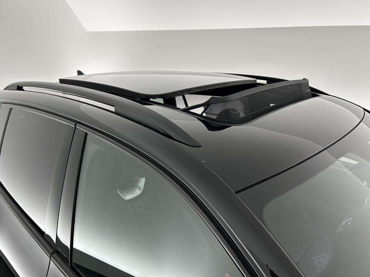 Volkswagen TIGUAN 1.5 272pk eHybrid R-Line Edition Black Style Trekhaak Camera Panoramadak Stoelverwarming Massage Carplay