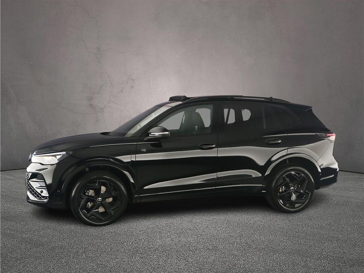 Volkswagen TIGUAN R-Line Edition 1.5 eHybrid 272pk DSG Automaat Trekhaak, Panoramadak, Elektrische achterklep, Achteruitrijcamera, Adaptive cruise control