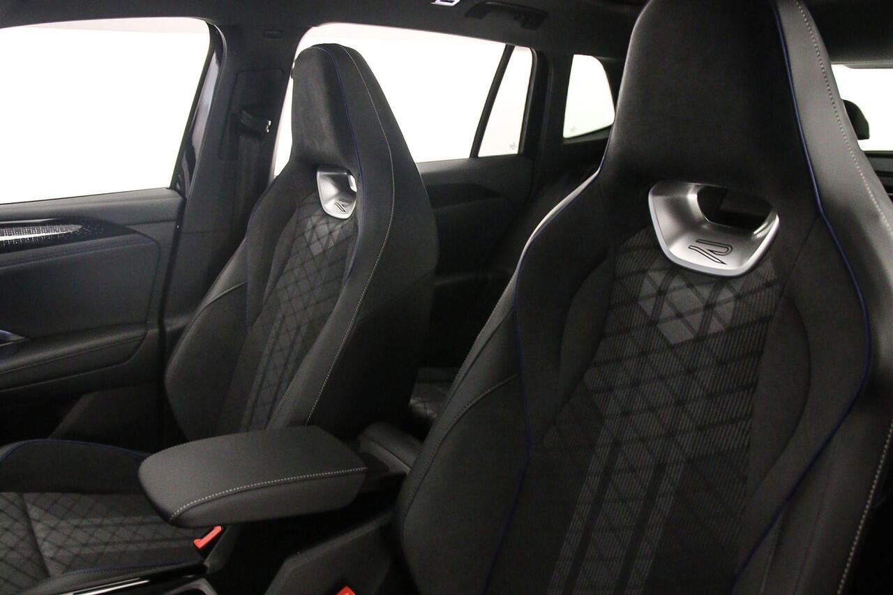 Volkswagen TIGUAN R-Line Edition 1.5 eHybrid 272pk DSG Automaat Trekhaak, Panoramadak, Elektrische achterklep, Achteruitrijcamera, Adaptive cruise control