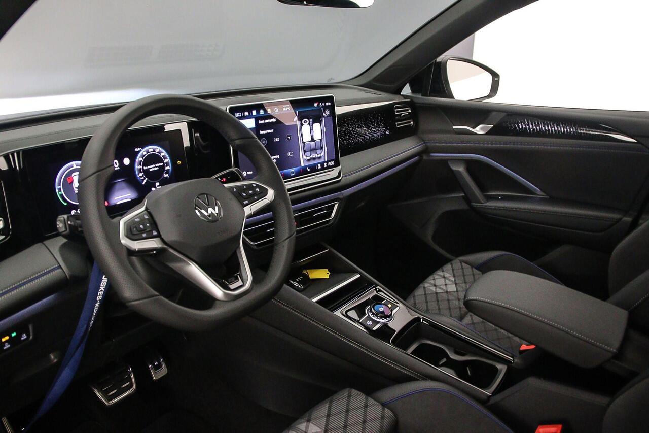 Volkswagen TIGUAN R-Line Edition 1.5 eHybrid 272pk DSG Automaat Trekhaak, Panoramadak, Elektrische achterklep, Achteruitrijcamera, Adaptive cruise control
