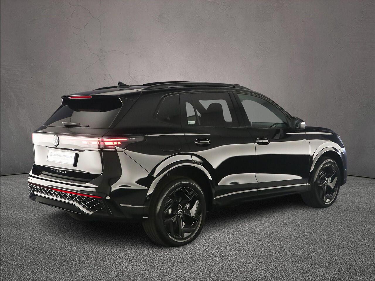 Volkswagen TIGUAN R-Line Edition 1.5 eHybrid 272pk DSG Automaat Trekhaak, Panoramadak, Elektrische achterklep, Achteruitrijcamera, Adaptive cruise control