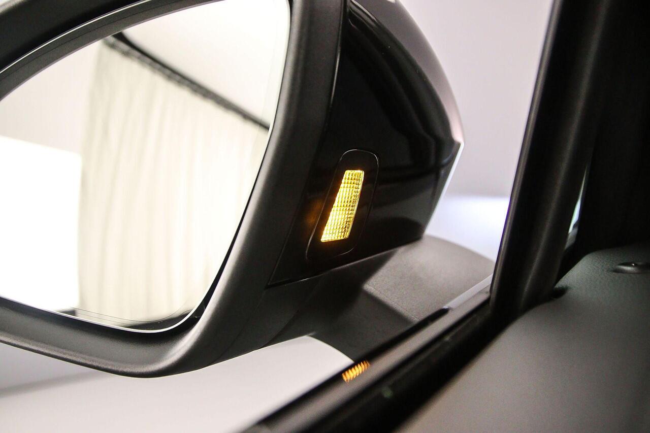 Volkswagen TIGUAN 1.5 eHybrid R-Line Edition 272pk DSG Automaat, Panoramadak, Trekhaak, Stoelverwarming, Black style, Adaptive cruise control, Elektrische achterklep, Led matrix