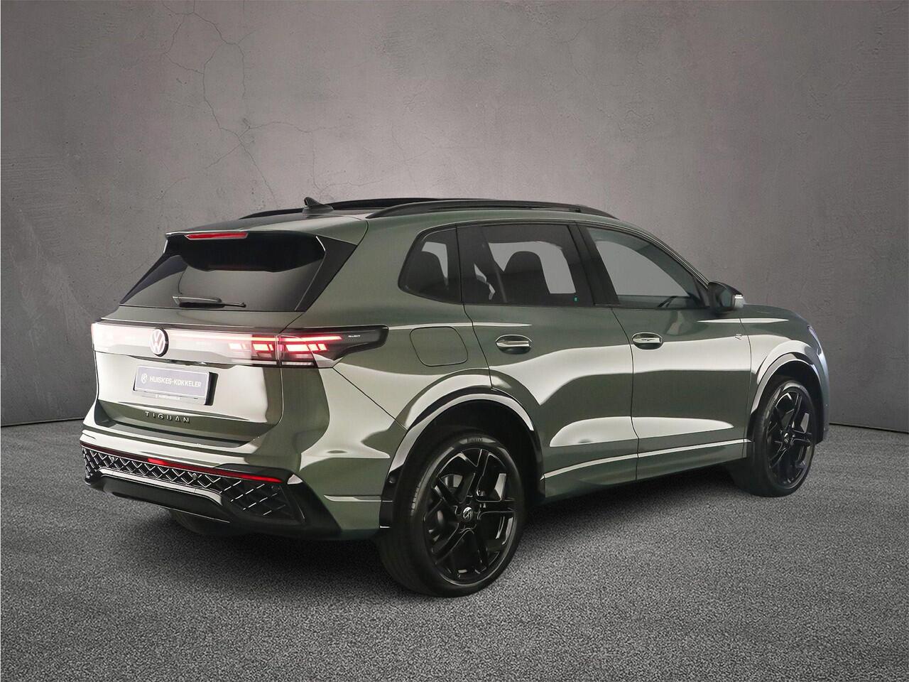 Volkswagen TIGUAN 1.5 eHybrid R-Line Edition 272pk DSG Automaat, Panoramadak, Trekhaak, Stoelverwarming, Black style, Adaptive cruise control, Elektrische achterklep, Led matrix