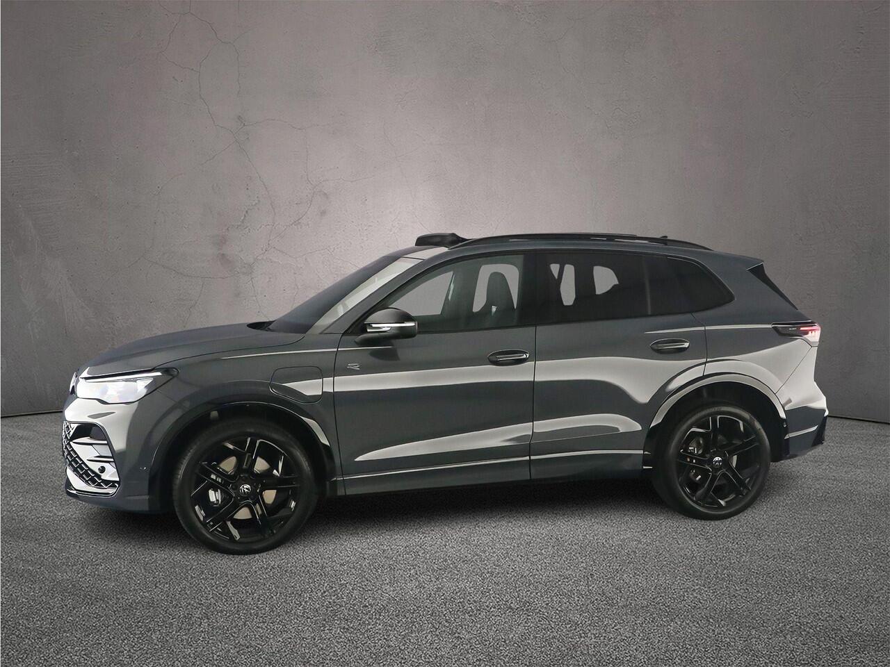 Volkswagen TIGUAN R-Line Edition 1.5 TSI eHybrid 272pk DSG Automaat Trekhaak, Panoramadak, Black Style, 360 camera, Adaptive cruise control, Elektrische achterklep