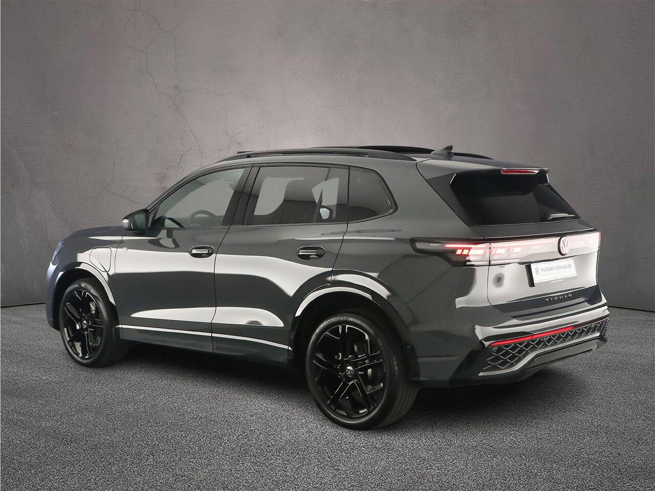 Volkswagen TIGUAN R-Line Edition 1.5 TSI eHybrid 272pk DSG Automaat Trekhaak, Panoramadak, Black Style, 360 camera, Adaptive cruise control, Elektrische achterklep