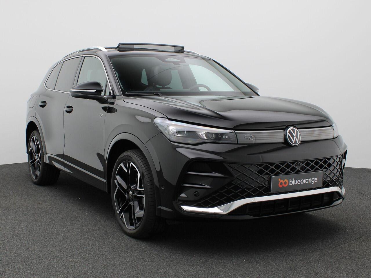 Volkswagen TIGUAN 1.5 eHybrid R-Line Edition 272PK DSG Trekhaak, Lederen bekleding, Massage, Ventilatiestoelen, Panoramadak, York 20" LMV, Navigatie, Adaptive Cruise Control, Assistentiepakket